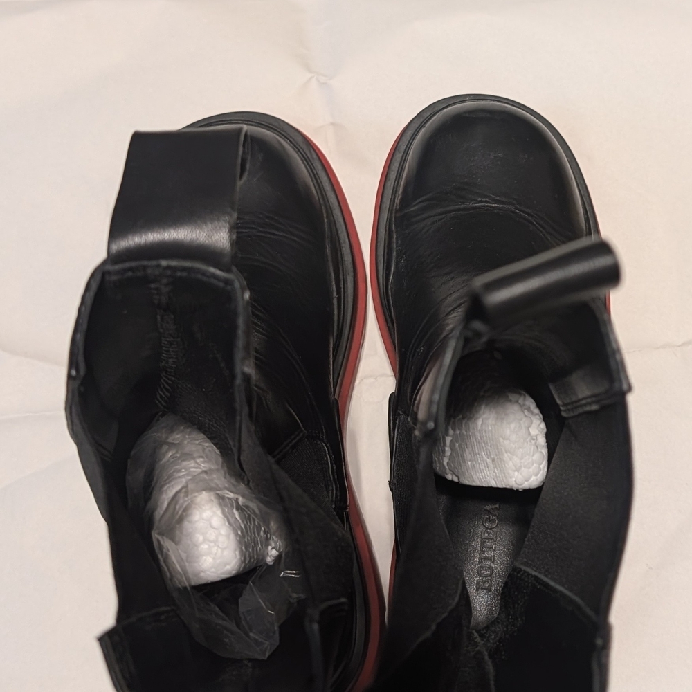 Bottega Veneta Black Leather Boots with Red Soles - Picture 5 of 6